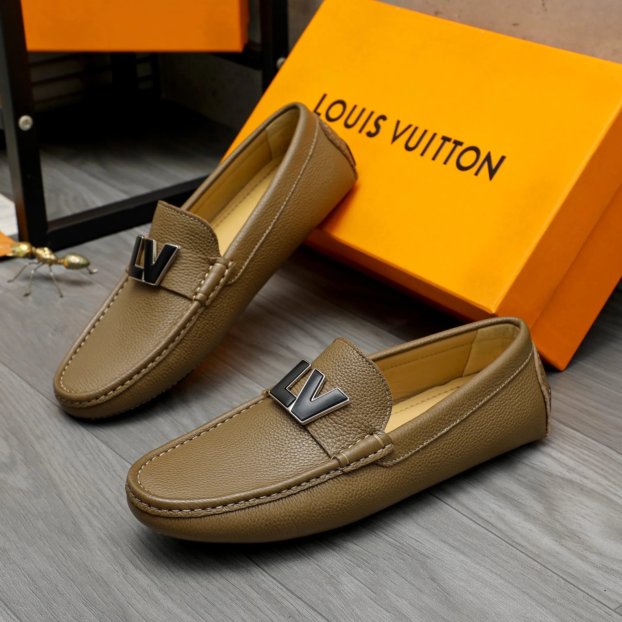 Men's shoes 💰420 Product trademark: LV "Louis Vuitton" casual slip-on shoes Regular size: 38-46 (45.46 custom-made, non-returnable) Product materials: Selected pebbled cowhide upper, sheepskin lining, original rubber outsole